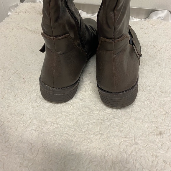 Rue 21 Light Brown Faux Leather Knee Buckle Strap Zip Boots women’s L 8-9 - Picture 5 of 13